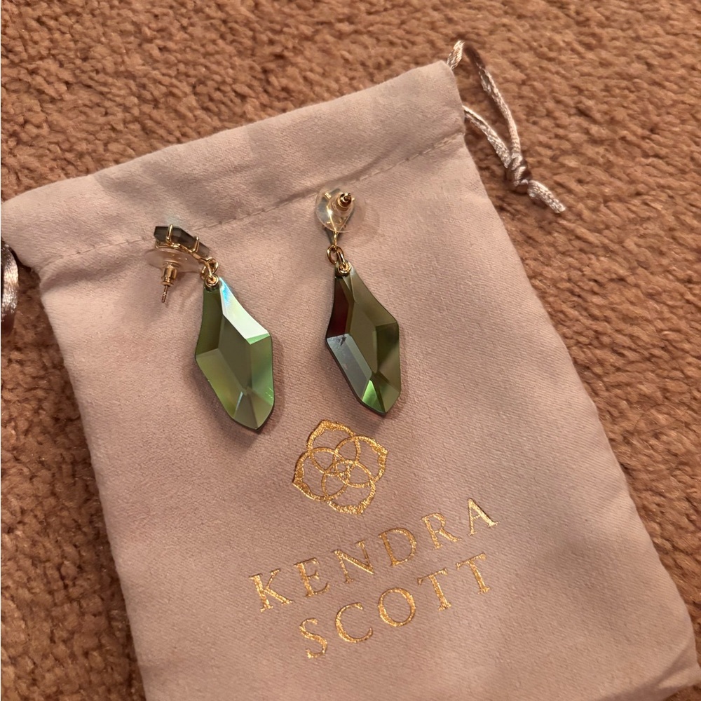 Kendra Scott Green & Gold Faceted Crystal Drop Earrings - Picture 2 of 5